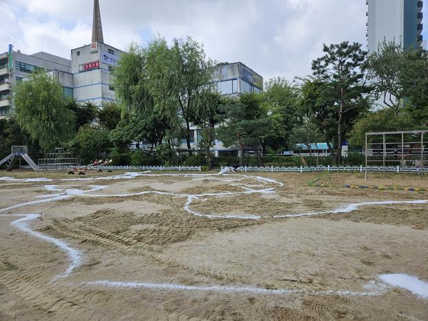 운동장 소금살포 ?️ 전국산업안전으로 건강한 교육 환경 만들자!