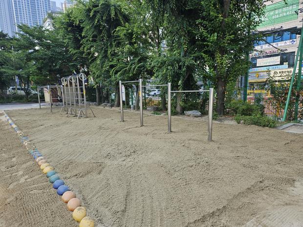 만호동초등학교 운동장 관리, 안전하고 튼튼하게! 전문 시공으로  최상의 환경 제공! 관련 이미지