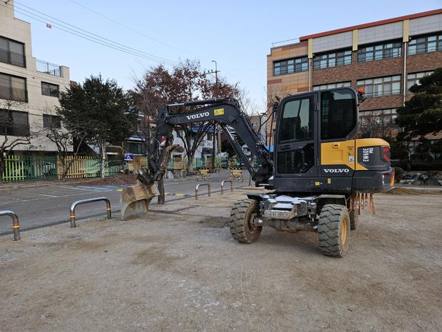 유달동중학교 운동장 관리, 전국산업안전으로 안전하고 오래도록 즐겁게! 관련 이미지