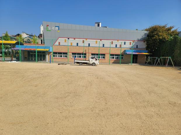 유달동고등학교 운동장 잡초 제거: 전국산업안전으로 안전하고 깨끗한 운동장 만들어요!