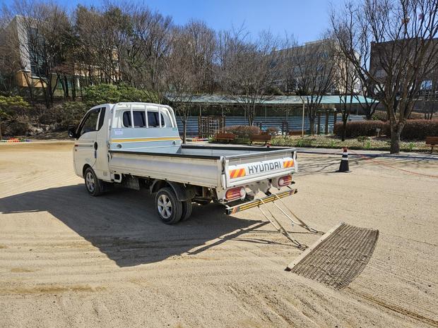 북항동중학교운동장관리: 전국산업안전 숙련자로부터 실질적인 도움!