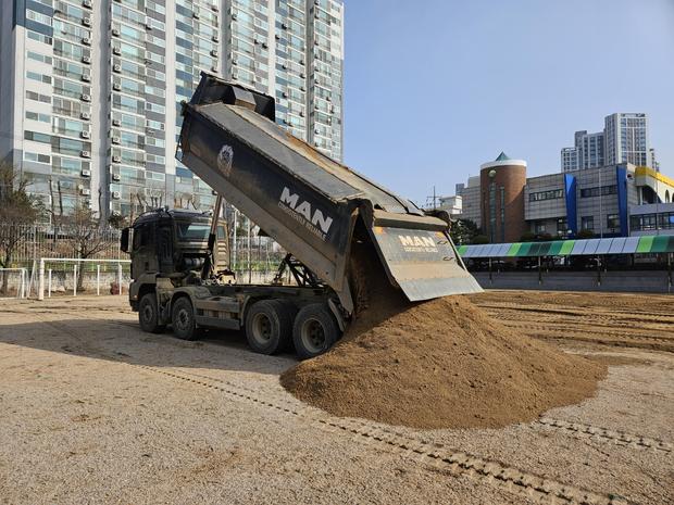 용해동유치원운동장소금살포 ?️ 안전하게, 효율적으로 시공! 관련 이미지