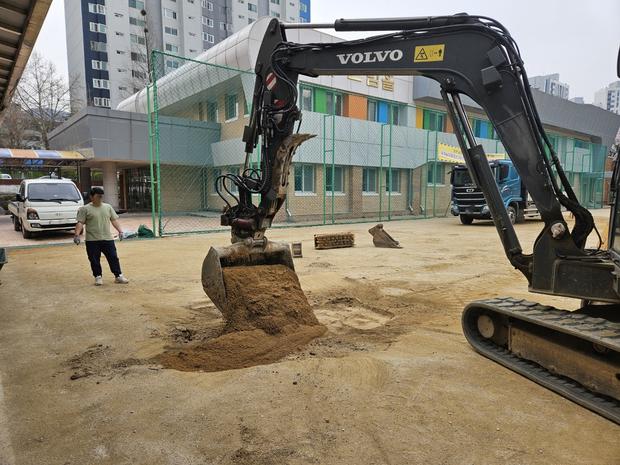 학교 운동장 안전, 전국산업안전으로 걱정 끝! 관련 이미지