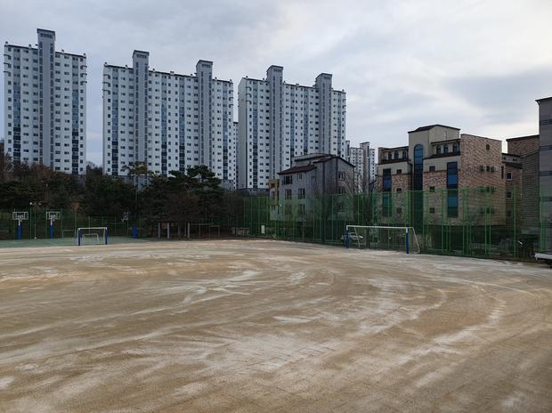 학교 운동장 모래보충, 안전과 질 높은 설치로 이를 위한 핵심! 관련 이미지