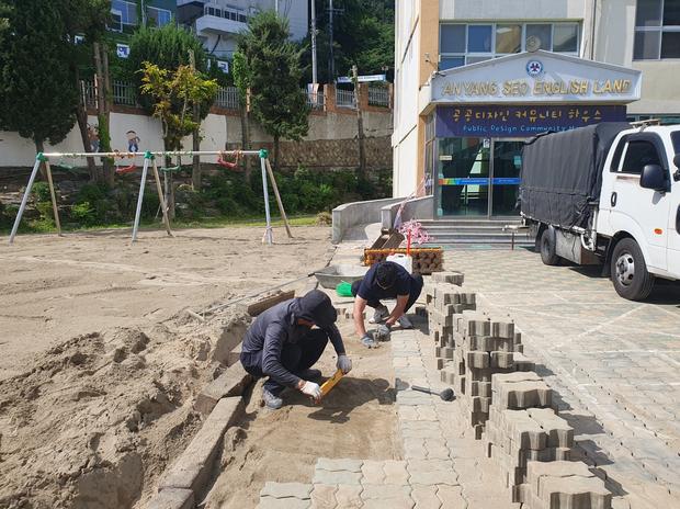 학교 운동장 잡초 제거, 안전과 효율성까지 전국산업안전으로!