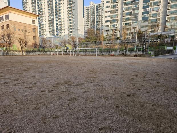 여수중학교 운동장 모래보충, 전국산업안전으로 최상의 쾌적한 환경 만들기!
