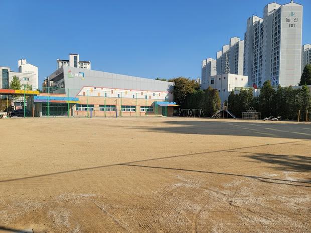 돌산읍우두출장소 중학교 운동장 모래보충, 전문 시공으로 안전하고 장기적인 사용! 관련 이미지