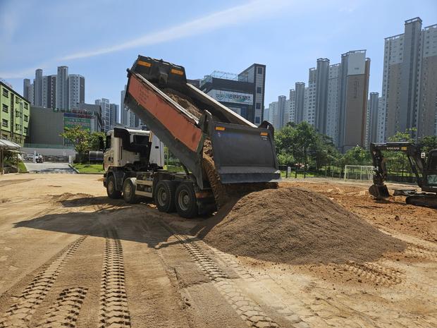 돌산읍죽포출장소 초등학교 운동장 잡초 제거, 전문 시공으로 건강한 놀이터 만들어봐!