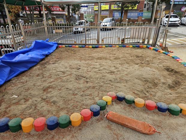 학교 운동장 소금살포: 전문 시공으로 안전하고 쾌적한 공간 만들기