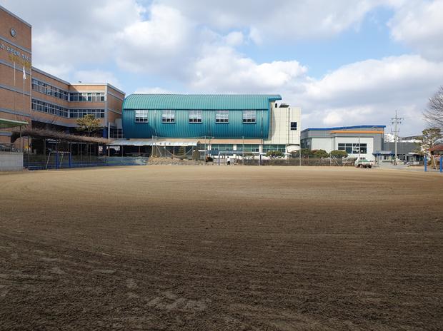남면고등학교 운동장 모래보충, 전국산업안전으로 품질 강화하세요!