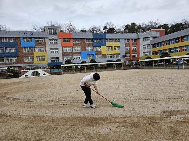 한려동중학교 운동장 관리, 전국산업안전으로 안정적인 즐거움 만들어보세요!