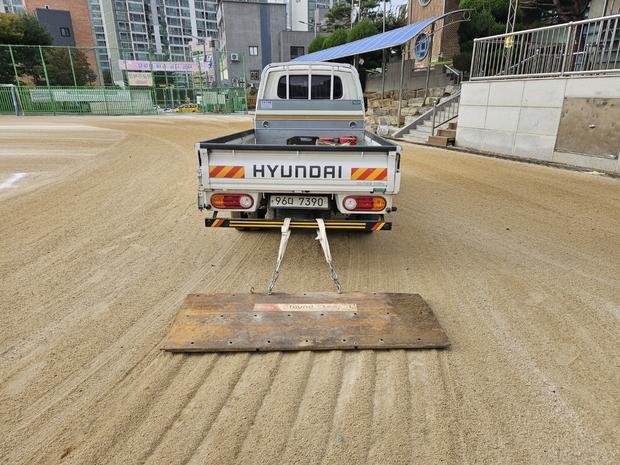 서강동초등학교 운동장 모래 보충, 전국산업안전으로 튼튼하게!