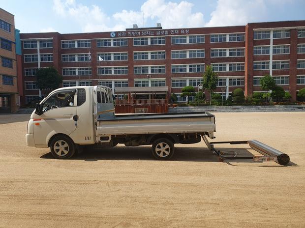 여서동중학교 운동장 소금 살포 ⚠️ 안전하세요! 전문 시공으로 고민 해결! 관련 이미지
