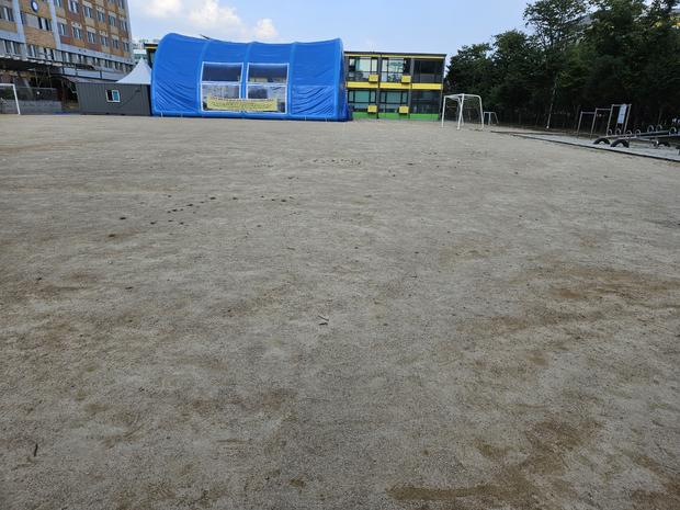 문수동고등학교 운동장 소금살포 ? 전문 시공으로 안전하고 정확하게!