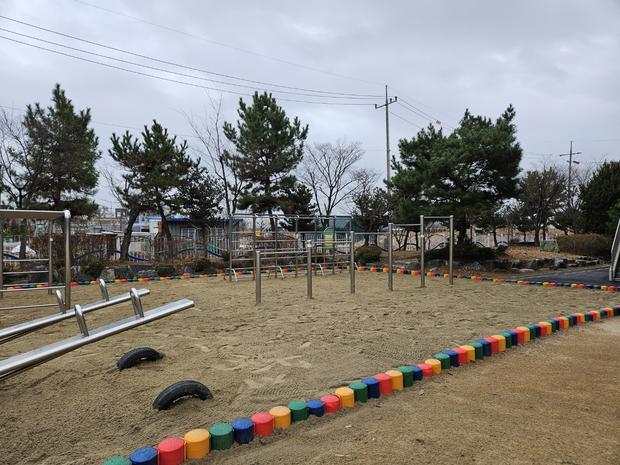미평동초등학교 운동장 소금 살포! ?  전국산업안전으로 건강한 놀이터 만들어보세요!