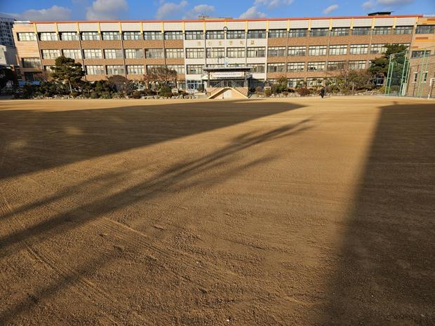 둔덕동초등학교 운동장 유지보수 전문가로 걱정 끝! 안전하고 지속가능한 공간 만들어요.