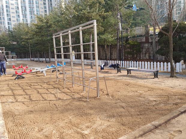 쌍봉동중학교 운동장 안전 시공, 전국산업안전으로  최고 수준의 교육 공간 만들기! 관련 이미지