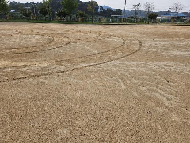학교 운동장 잡초 제거, 전국산업안전으로 안전하고 효율적인 관리!