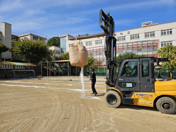 학교 운동장 잡초 제거, 월등면 어린이집 안전! 전국산업안전 기준으로!