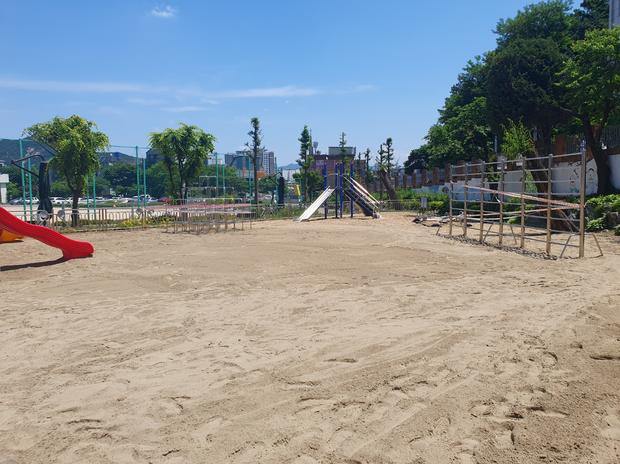 월등면병 설유치원 운동장 잡초 제거: 전문 시공으로 안전하고 지속 가능한 공간 만들기