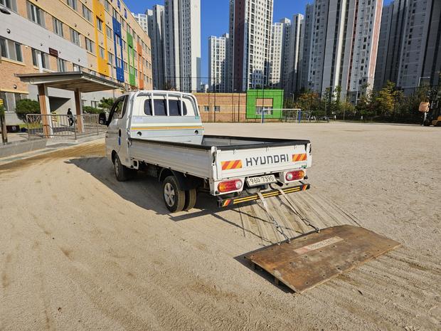 송광면중학교 운동장 관리, 전국산업안전으로 안전하고 쾌적한 활용! 관련 이미지
