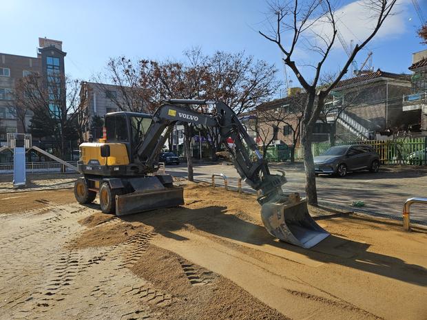 낙안면고등학교 운동장 잡초 제거: 전국산업안전, 실질적 답변!