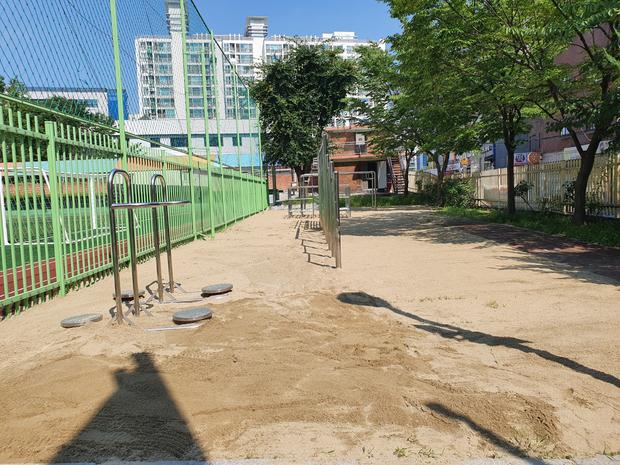 학교 운동장 관리, 전국산업안전으로 안정적인 놀이터를 만들어 줄까요? 관련 이미지