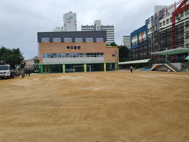 학교 운동장 모래보충, 전국산업안전으로 안전하고 건강한 놀이터 만들어요! 관련 이미지