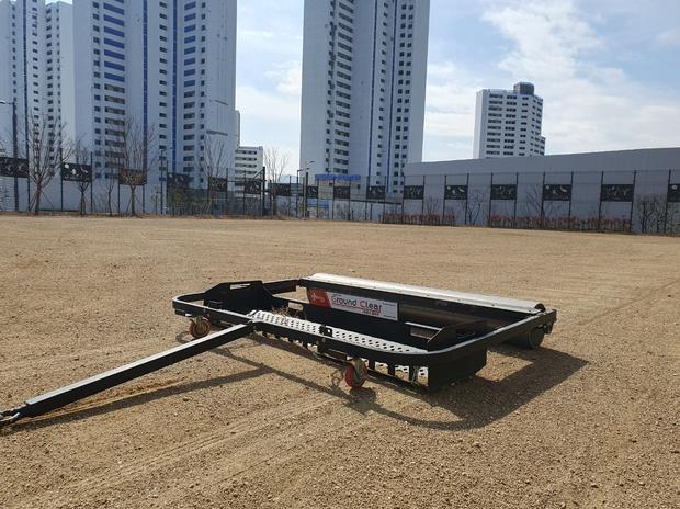 도사동중학교 운동장 소금살포: 전국산업안전으로 놀이터를 깨끗하게! 관련 이미지