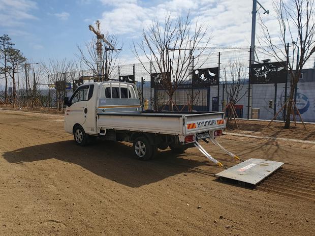 세지면중학교 운동장 잡초 제거, 전국산업안전으로 깨끗한 놀이터 만들어보세요! 관련 이미지