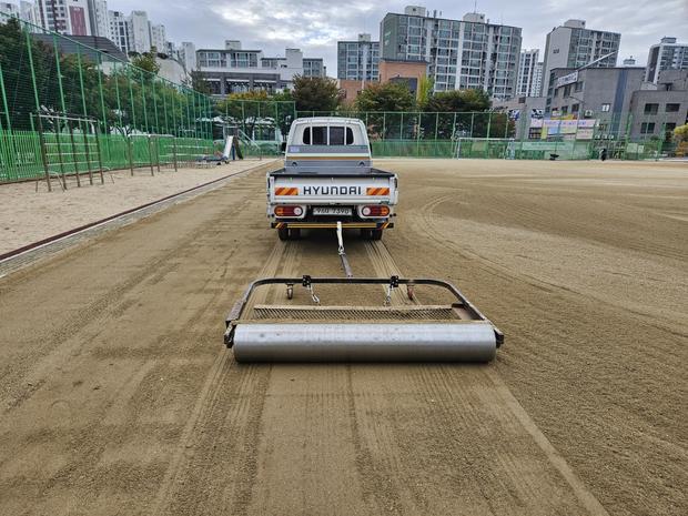 금남동병설유치원 운동장 모래보충, 안전하고 깨끗한 공간 만들어줘!