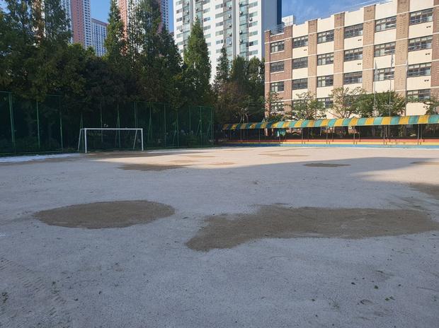 성북동병설유치원 운동장 모래 보충 | 전국산업안전으로 안전하고 튼튼한 운동장 만들기 관련 이미지
