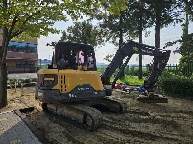 광양읍초등학교 운동장 소금살포: 전문 시공으로 안전하고 튼튼한 장비를 위한 최적화!