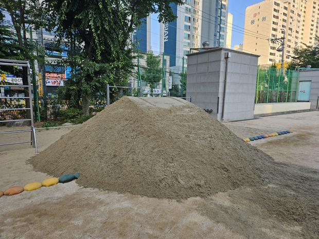 옥룡면고등학교 운동장 잡초 제거: 전문 시공으로 안전하고 효과적인 관리! 관련 이미지