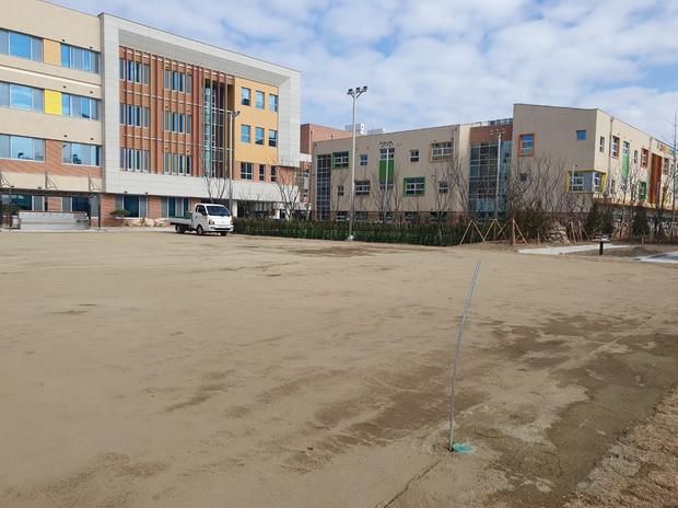 금호동고등학교 운동장 소금 살포 ? 전문 시공으로 안전 & 효율성까지! 관련 이미지