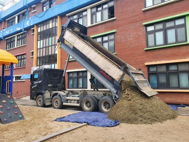 태인동병설유치원 운동장 관리, 안전과 수명 연장! 전문 시공으로 건강한 학교 만들기
