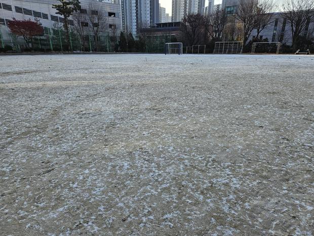 봉산면중학교 운동장 모래보충 | 전국산업안전, 학교 시설 건축 최고 수준! 관련 이미지