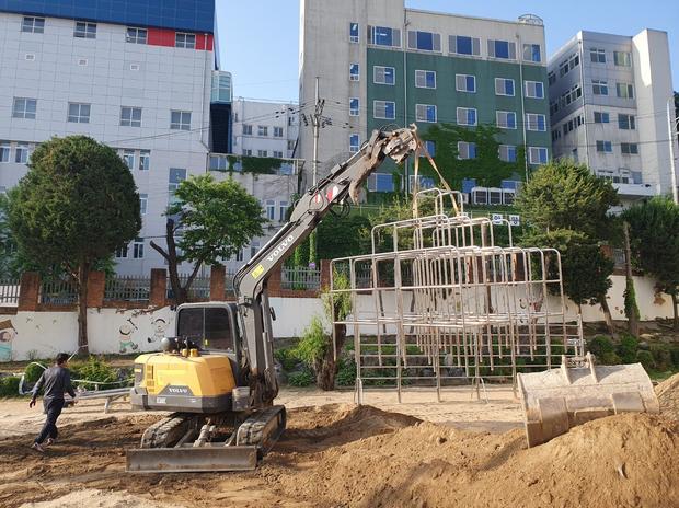 입면고등학교 운동장 잡초 제거, 전국산업안전으로 안전하고 정밀하게! 관련 이미지