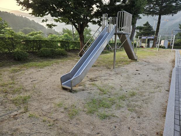 ? 문척면유치원 운동장 잡초 제거: 전문 시공으로 안전하고 예쁜 공간 만들기!
