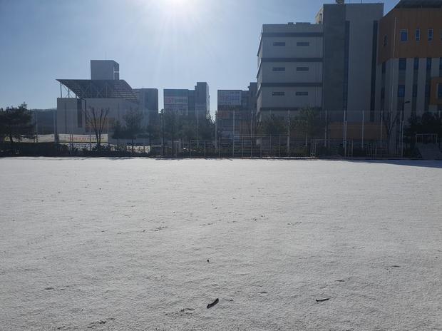 고흥군중학교 운동장 소금살포? 전문 시공으로 안전하고 품질 좋은 공간 만들기!