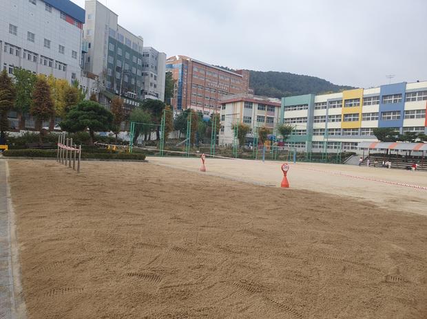 고흥어린이집운동장 모래보충 | 전국산업안전으로 안정적인 운동 공간 만들기