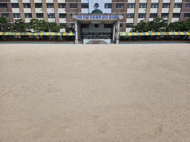 도양읍고등학교 운동장 모래보충: 전문 시공으로 튼튼한 놀이터 만들어봐!