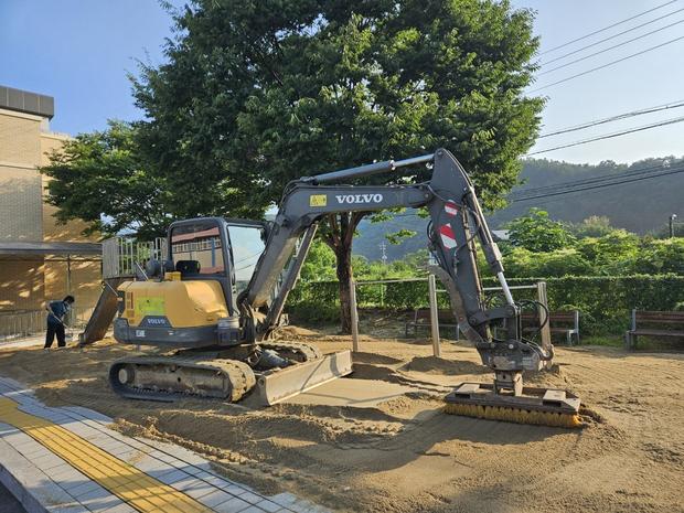 도화면고등학교 운동장 잡초 제거, 안전과 효율성 확보! 전문 시공으로 완벽하게 해결