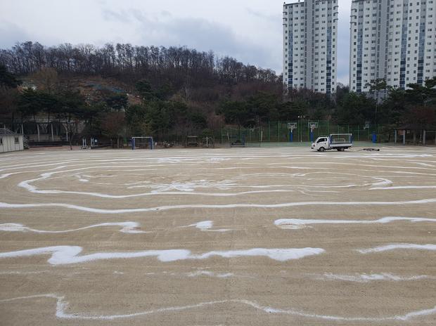 학교 운동장 모래보충 | 전국산업안전, 최고 수준의 시공 서비스!