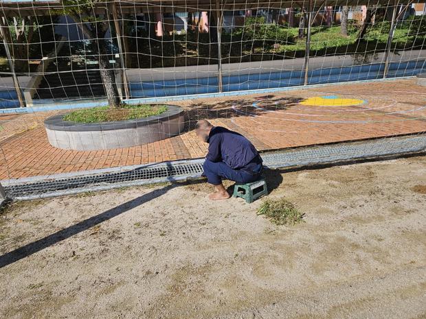 동일면고등학교 운동장 소금살포: 전문 시공으로 안전하고 건설하세요!