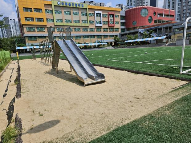 보성읍 고등학교 운동장 소금 살포: 전문 시공으로 학교 시설 안전을 위한 최고 수준의...
