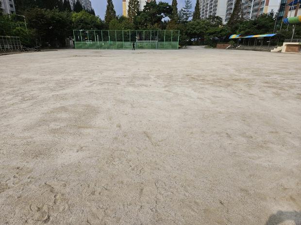 학교 운동장 관리, 전국산업안전으로 안전하고 쾌적한 환경 만들어요!