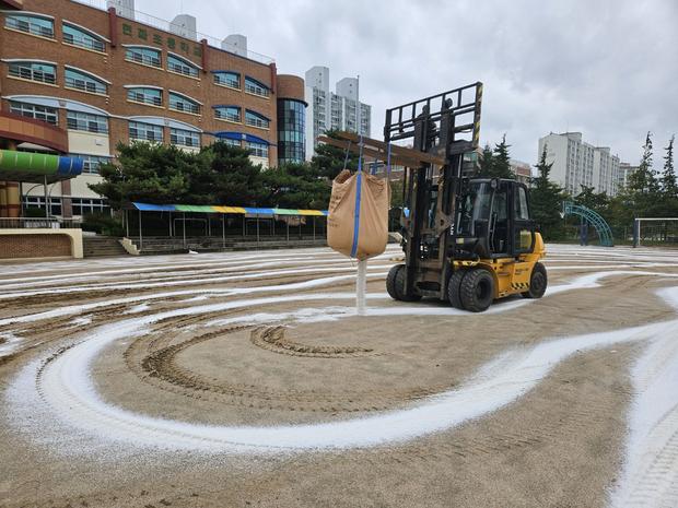 겸백면고등학교 운동장 모래 보충, 안전 1위 전문가를 만나보세요! 관련 이미지