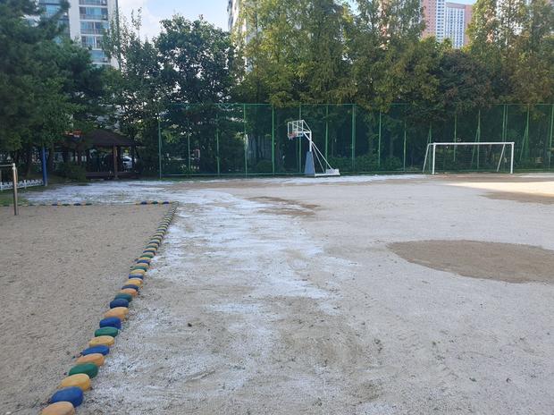 웅치면고등학교 운동장 모래보충 | 전문 시공으로 안전하고 빛나는 운영하세요!