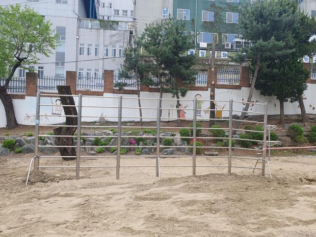사평면초등학교 운동장 모래보충: 전국산업안전으로 걱정 없이 즐겁게 놀자!